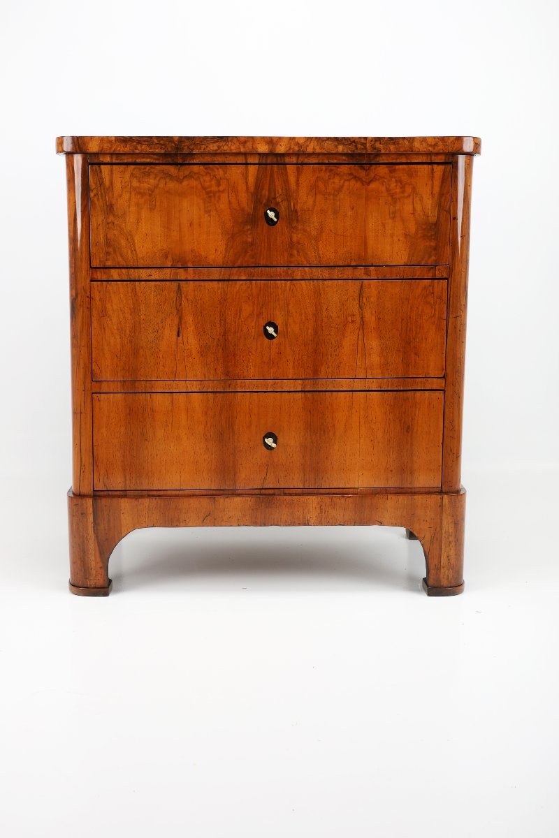 Antique Chest Of Drawers From Southern Germany, Circa 1825, Made Of Walnut Veneer
