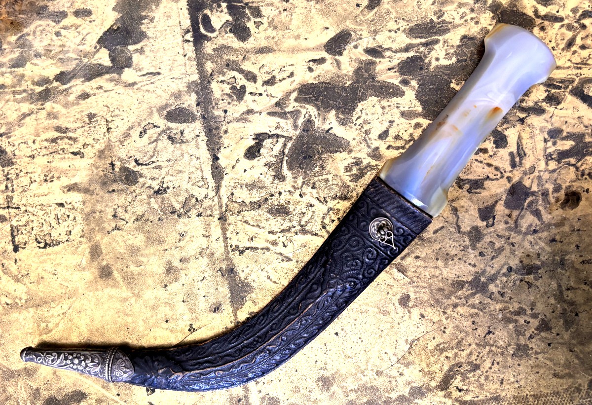 18th -19th Indo Persian Wootz Jambiya / Khanjar Dagger With Agate Handle