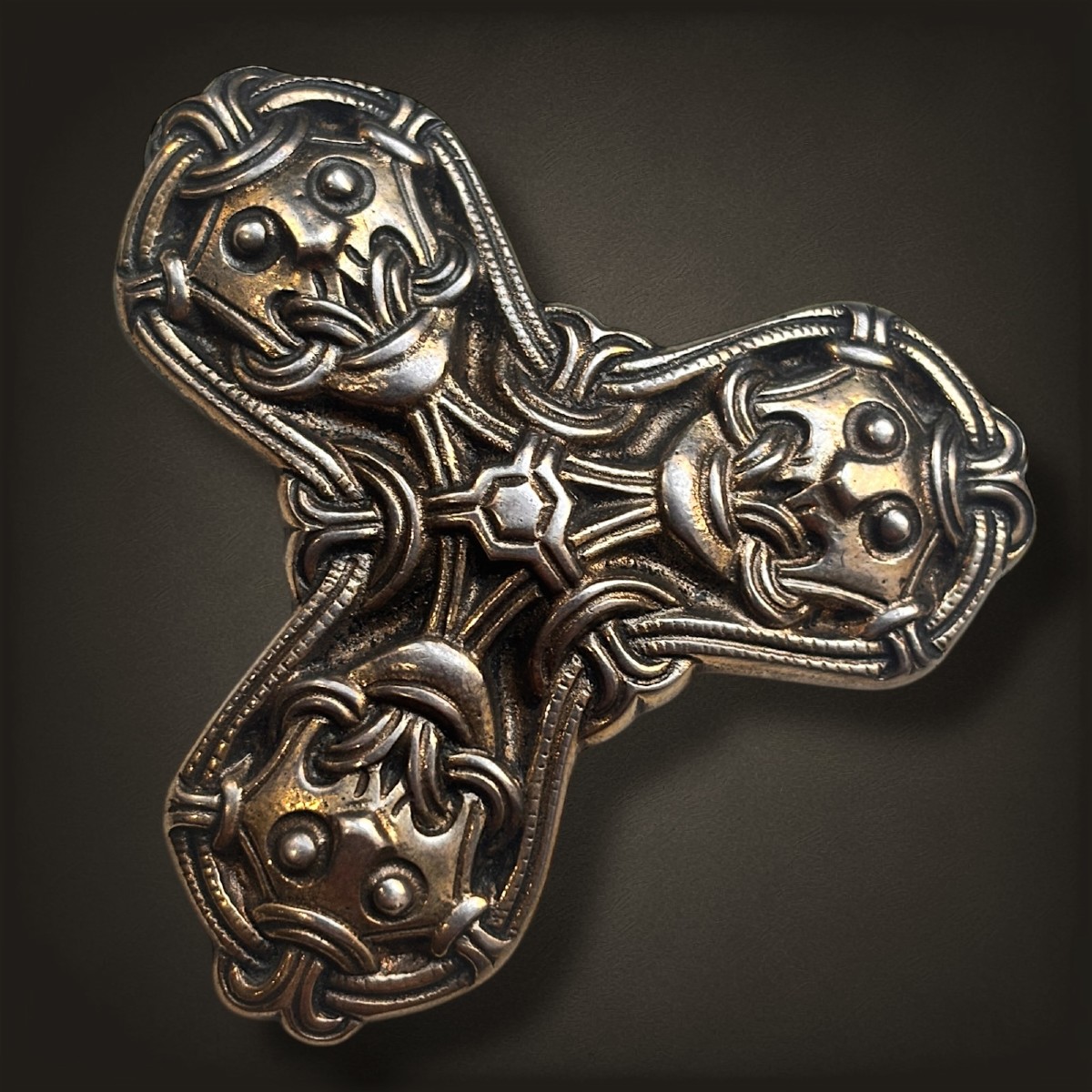 Broche viking en argent avec pendentif trèfle
