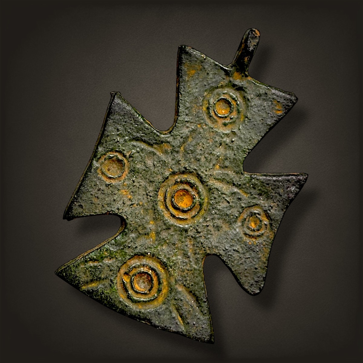 Grande croix byzantine à pendentif, VIe-XIIIe siècle
