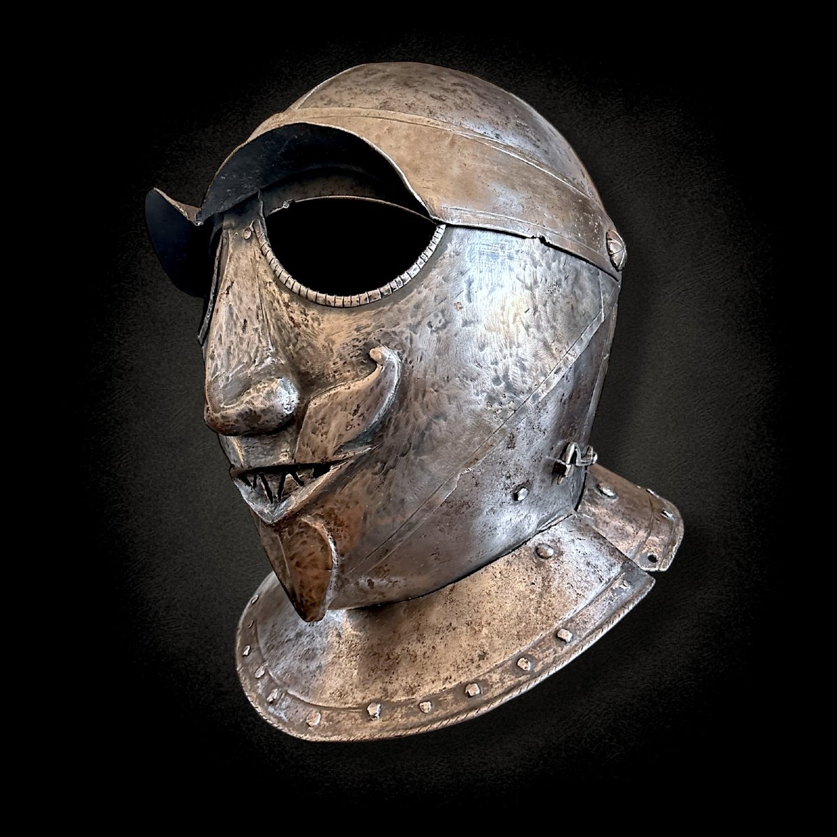 Superbe Casque Grotesque du XVIe siècle-photo-3