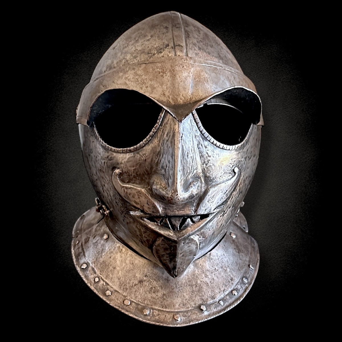 Superbe Casque Grotesque du XVIe siècle