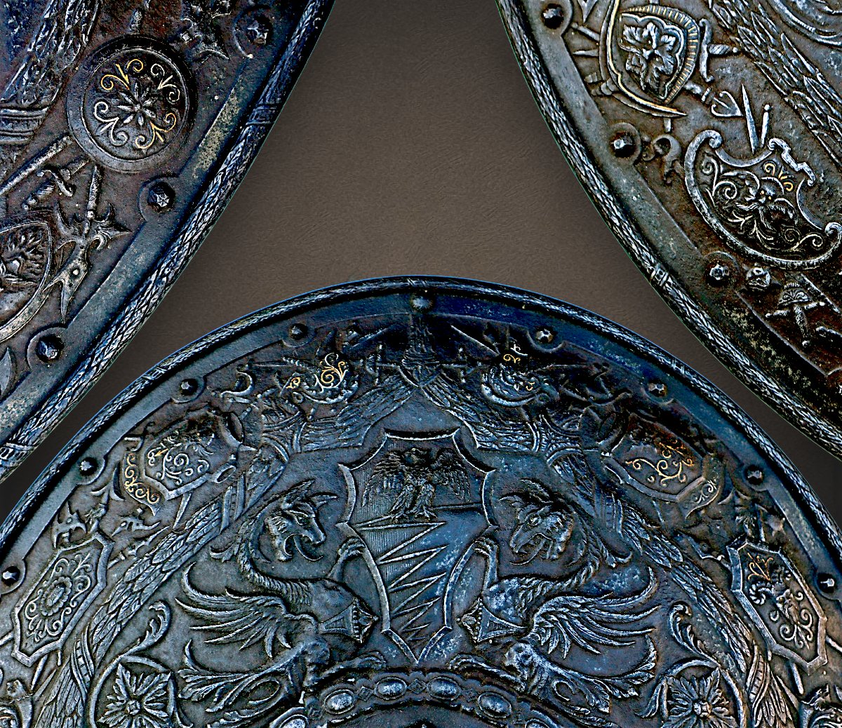 Italian Ceremonial Shield With Relief Decorations, 17th–18th Century-photo-3