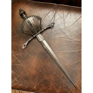 Large Left-hand Dagger