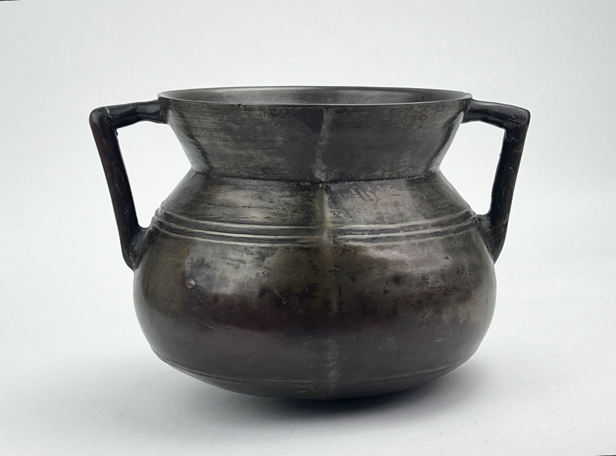 A Bronze Pot-photo-3