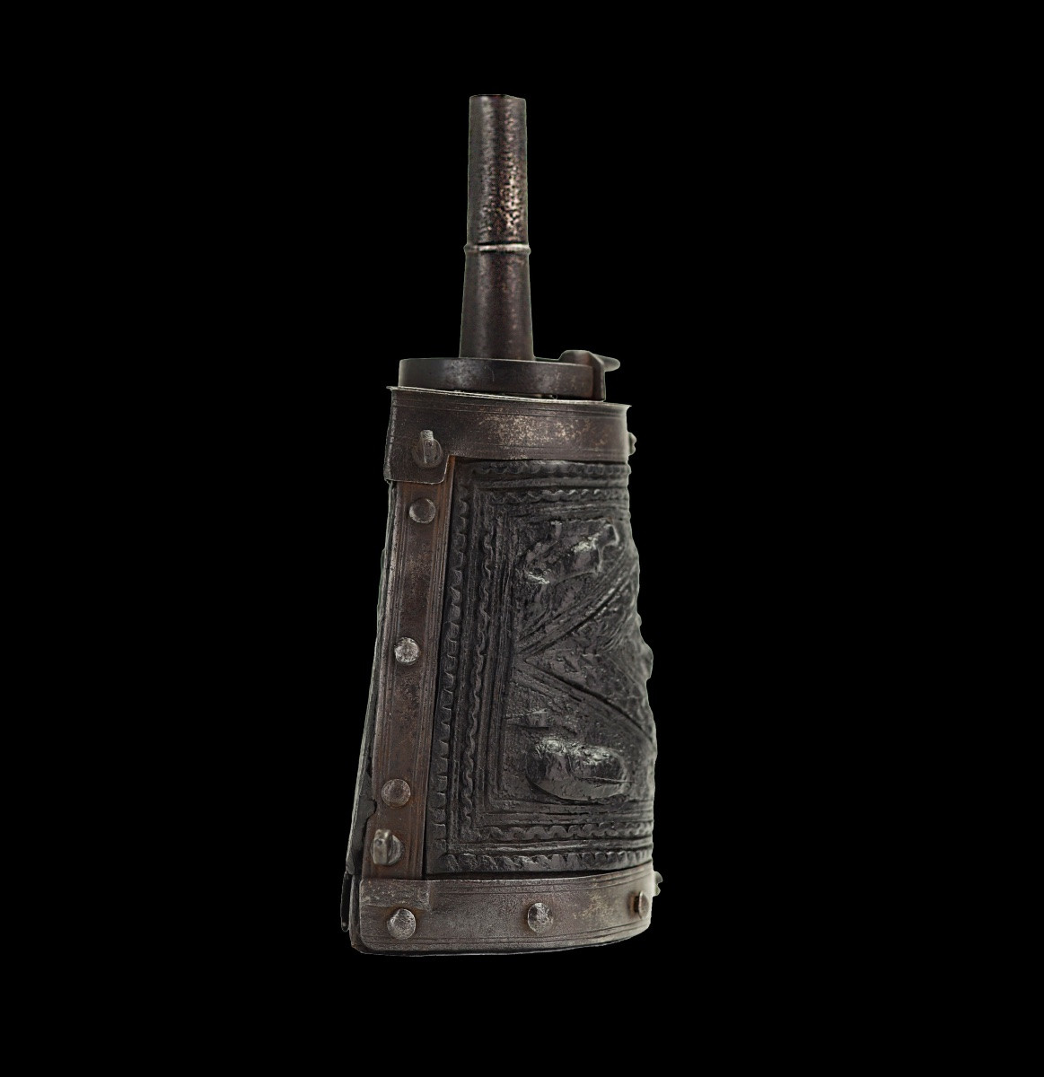 Flacon à poudre « Cuir Bouilli » du nord de l'Italie-photo-2