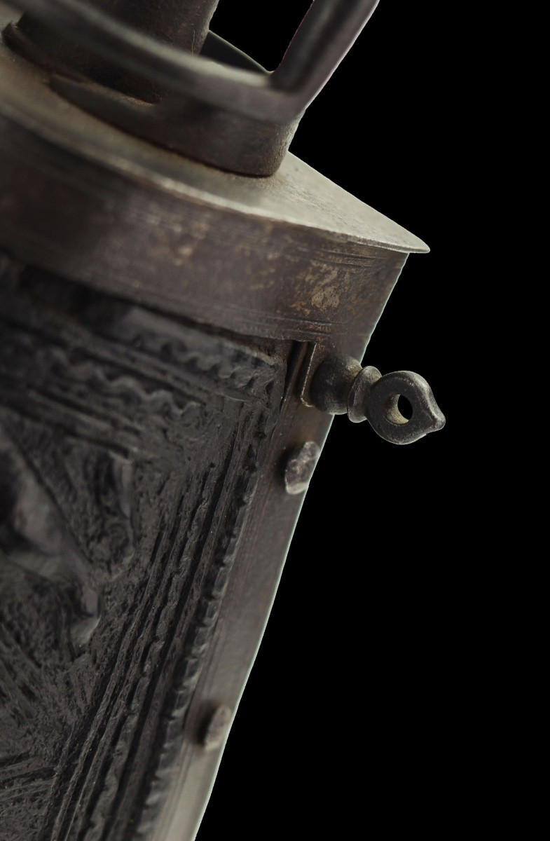 Flacon à poudre « Cuir Bouilli » du nord de l'Italie-photo-2