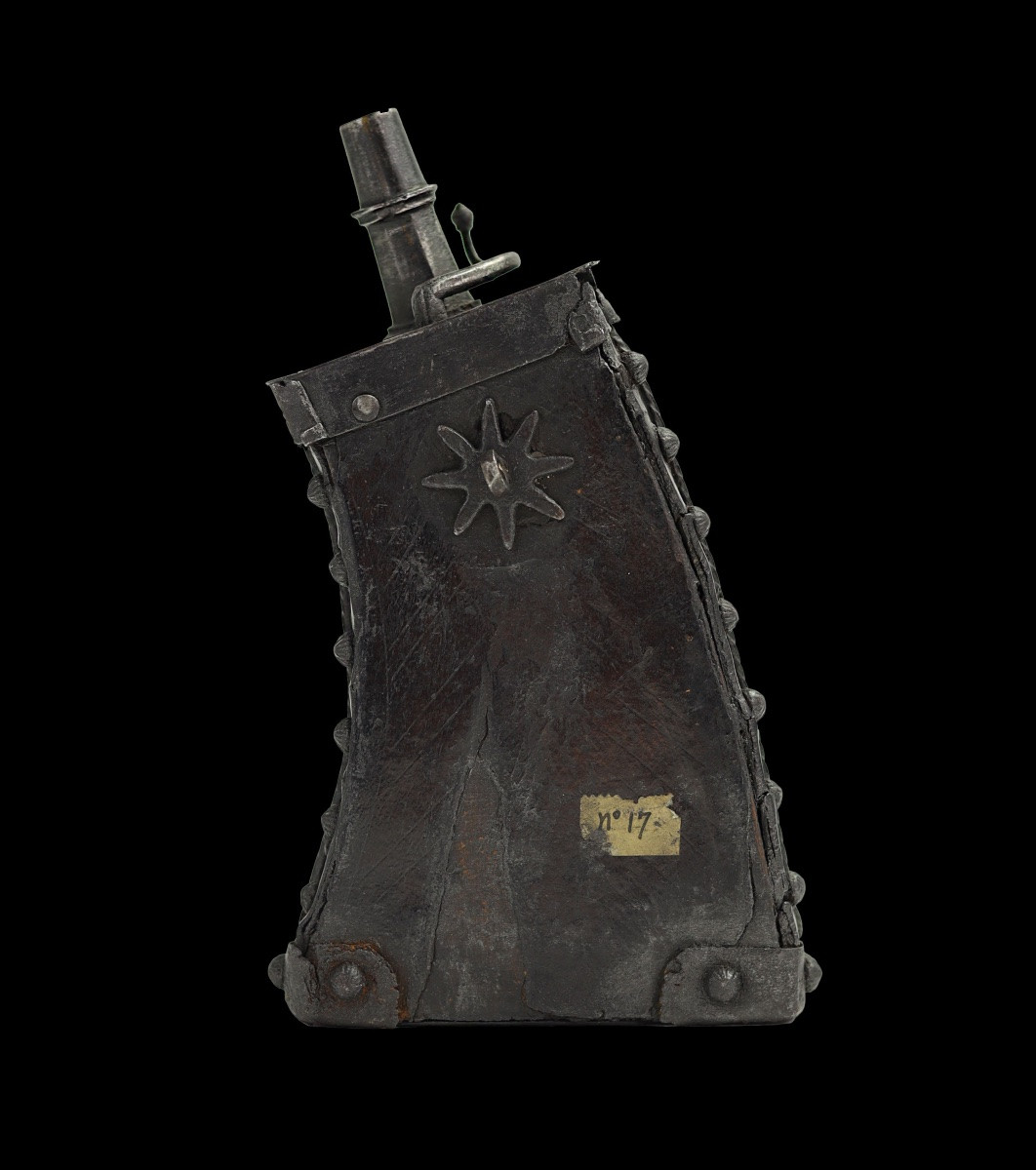 Powder Flask Manufactured In Northern Italy-photo-4