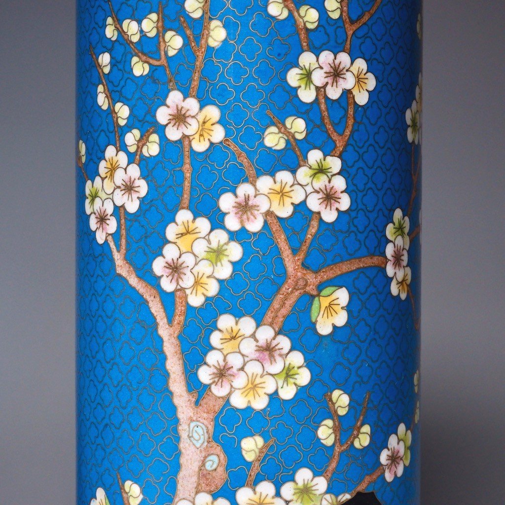 UNE PAIRE DE VASES CHINOIS EN ÉMAIL CLOISONNÉ-photo-1