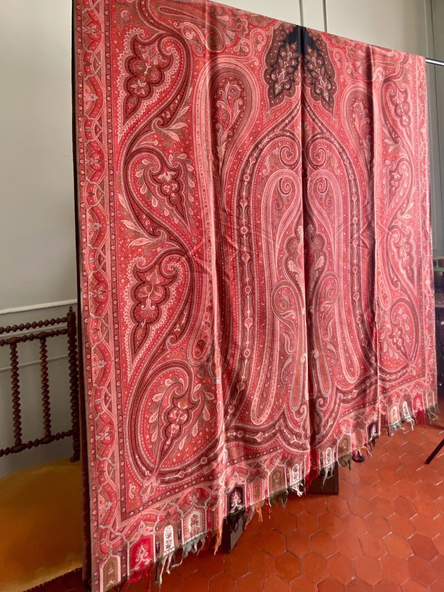 The Long Shawl Of Kashmir, Or Dochalla, Dates From The End Of The 19th Century.