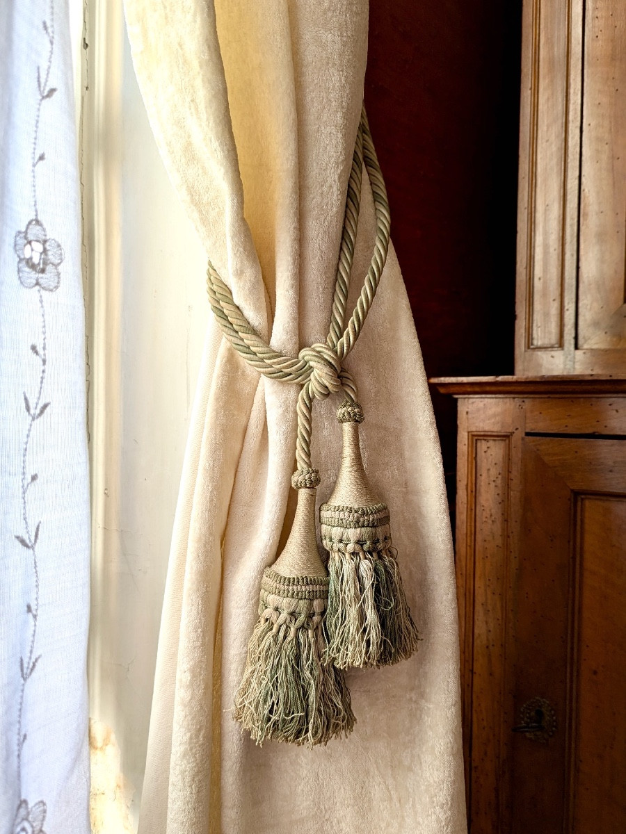 Large Pair Of Antique Castle Curtain Hugs-photo-2