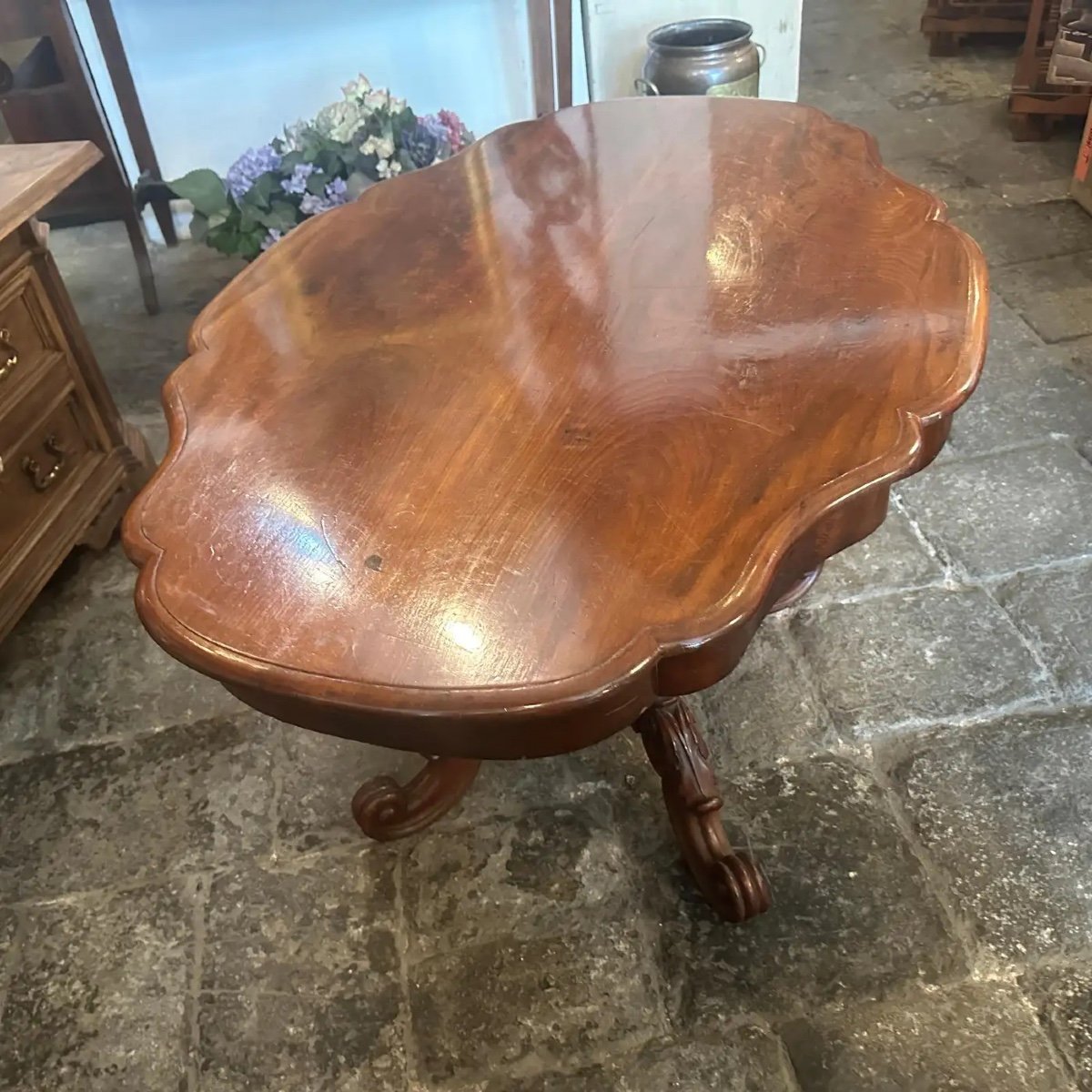 1880s Louis Philippe Mahogany Feather Turtle Shell Shaped Sicilian Side Table-photo-2