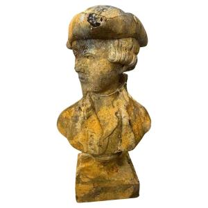 Un Buste Italien d'Un Jeune Garçon En Bois Patiné Art Nouveau Des Années 1900