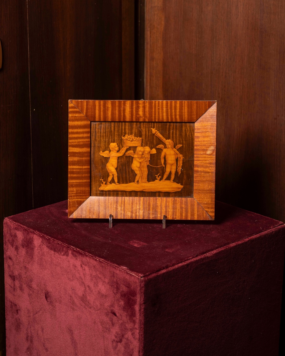 Incrustation En Bois Avec Figures De Putti