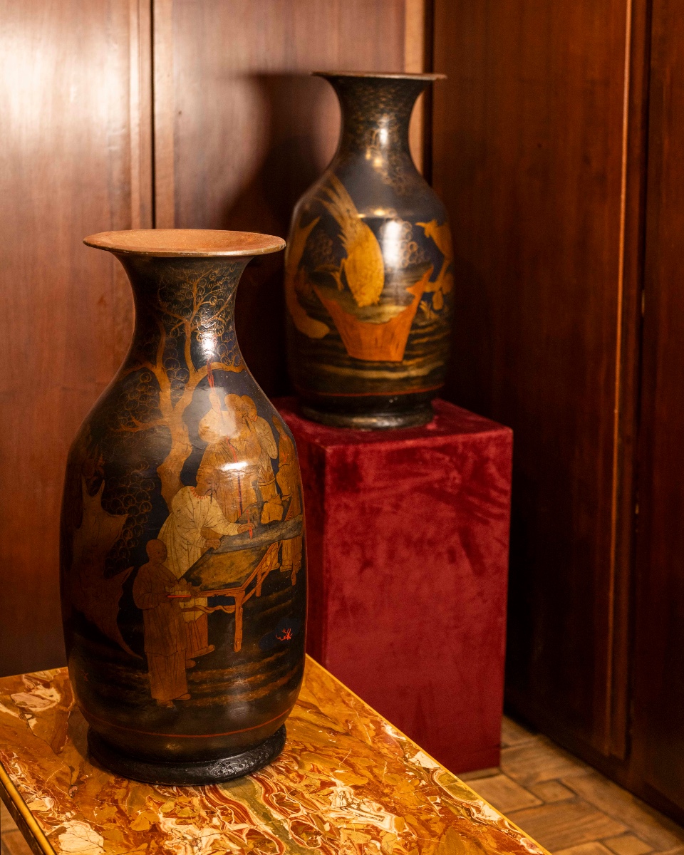 Pair of terracotta vases lacquered in chino isterie-photo-2