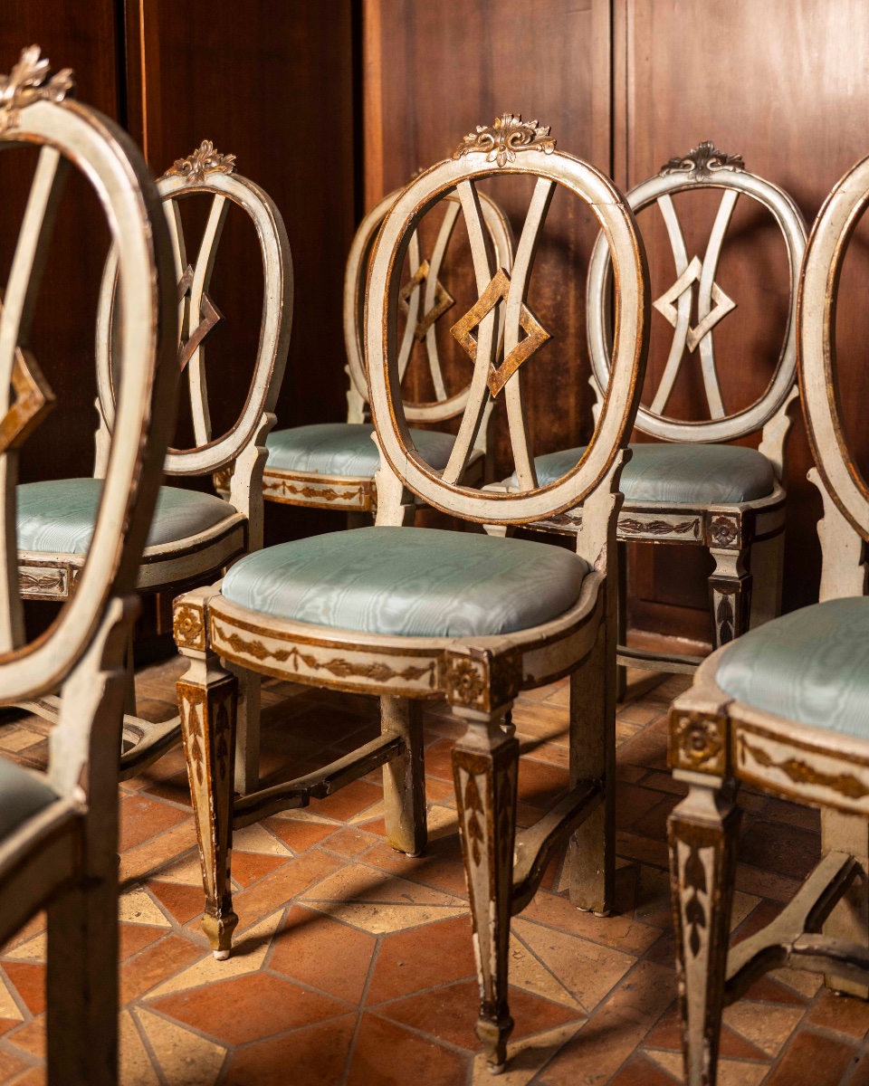 Groupe de dix chaises en bois décorées et laquées-photo-3