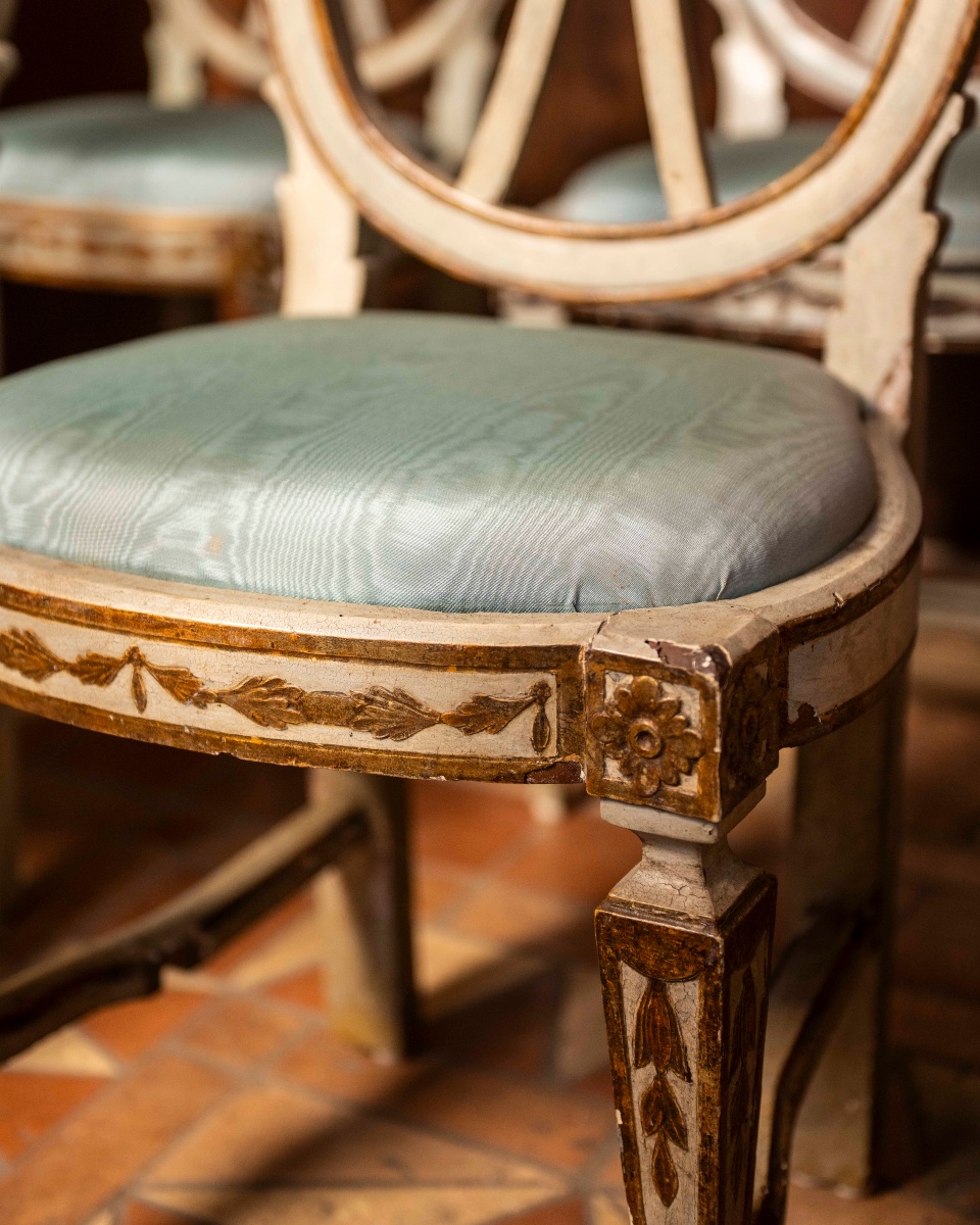 Groupe de dix chaises en bois décorées et laquées-photo-4