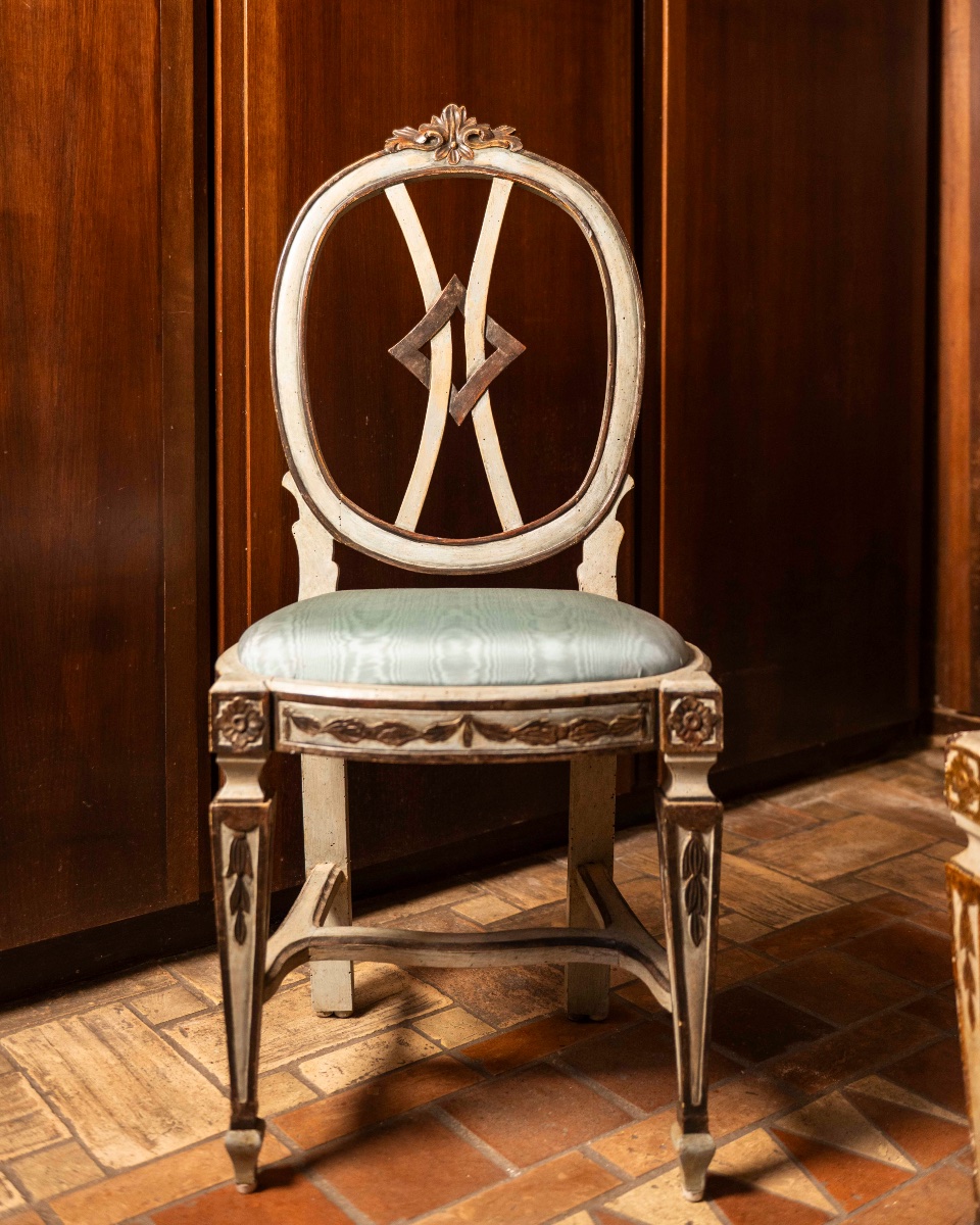 Groupe de dix chaises en bois décorées et laquées-photo-1