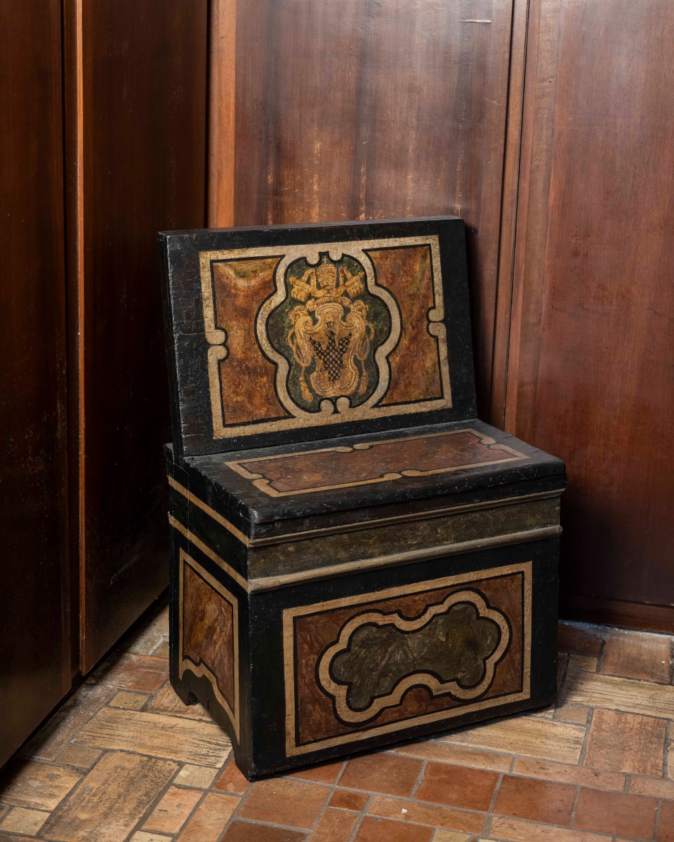 Bench Decorated With The Coat Of Arms Of Pope Innocent XIII Conti (1721–1724)-photo-2