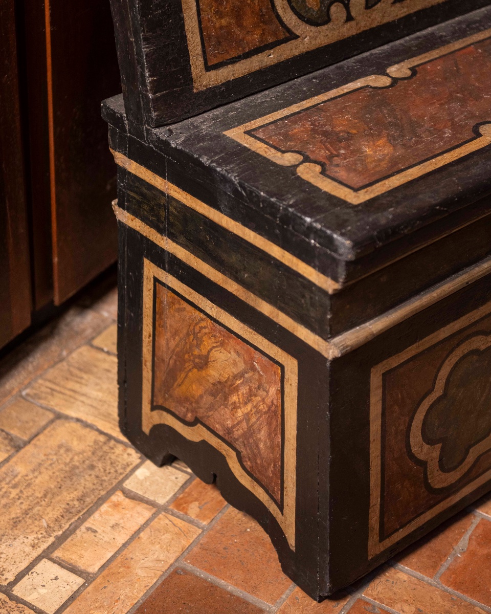 Bench Decorated With The Coat Of Arms Of Pope Innocent XIII Conti (1721–1724)-photo-3