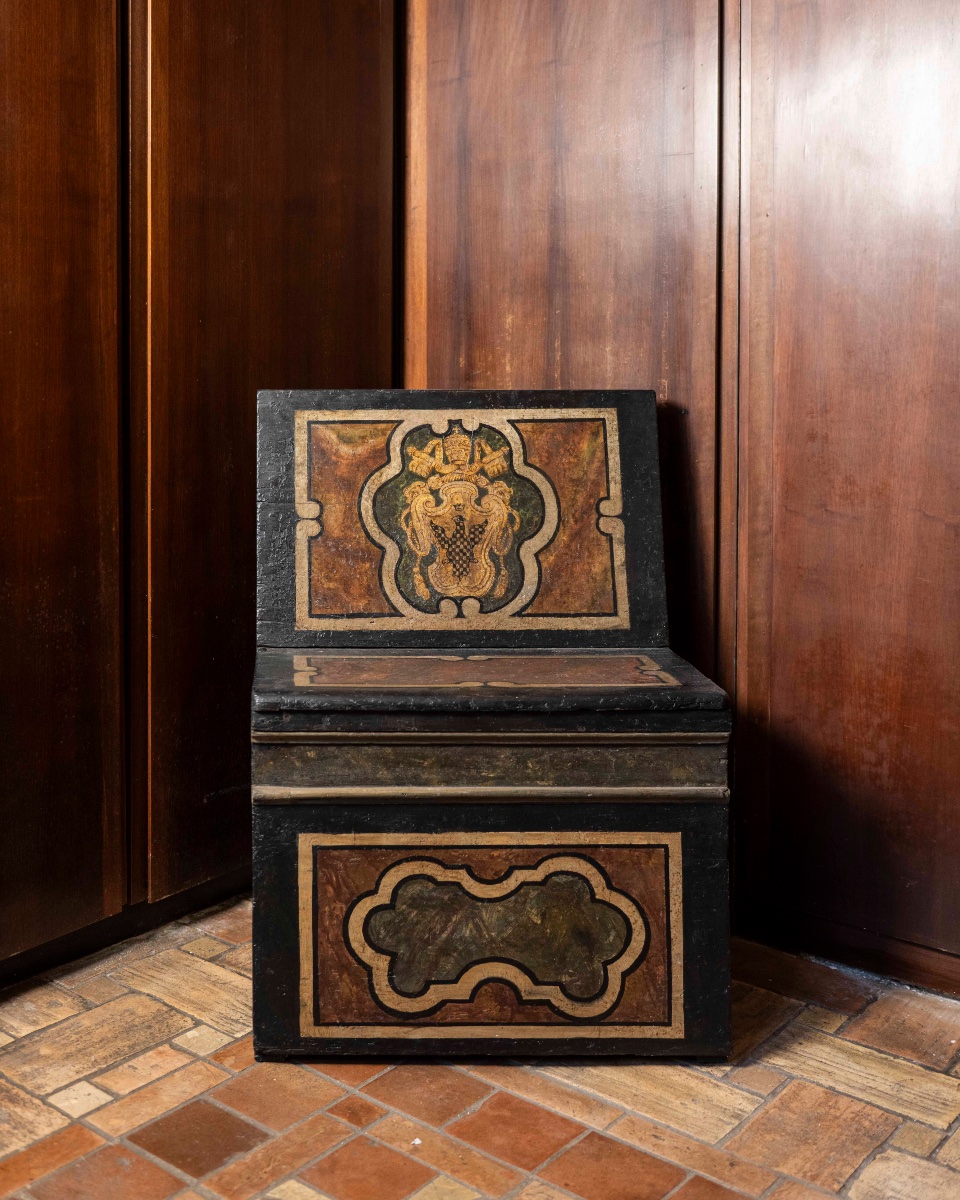 Bench Decorated With The Coat Of Arms Of Pope Innocent XIII Conti (1721–1724)-photo-1