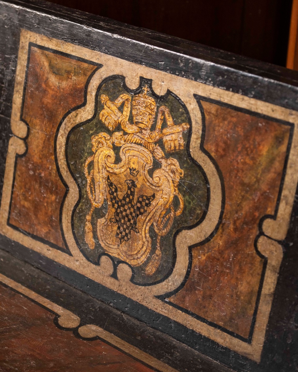 Bench Decorated With The Coat Of Arms Of Pope Innocent XIII Conti (1721–1724)-photo-2