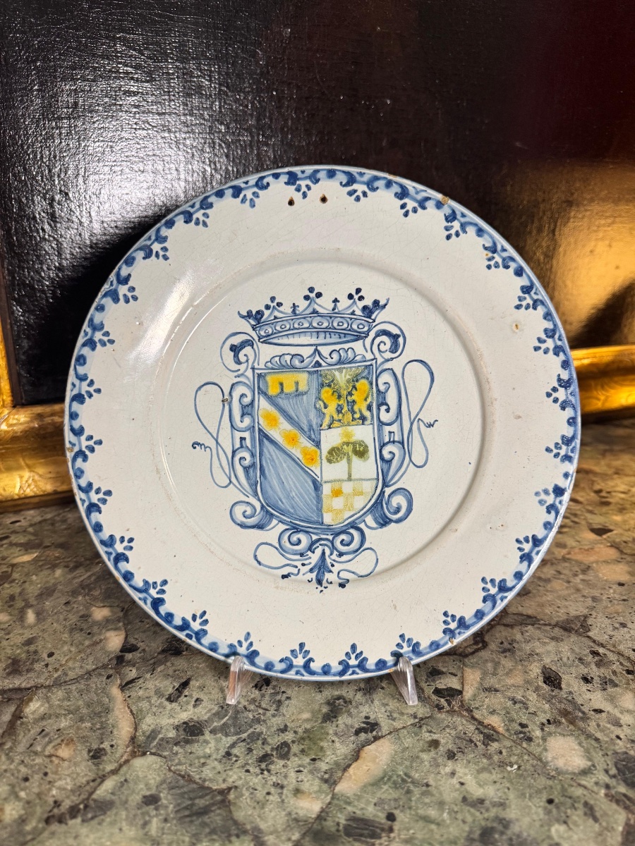 Polychrome Majolica Plate With Coat Of Arms, Quartered Noble Crest, 18th Century