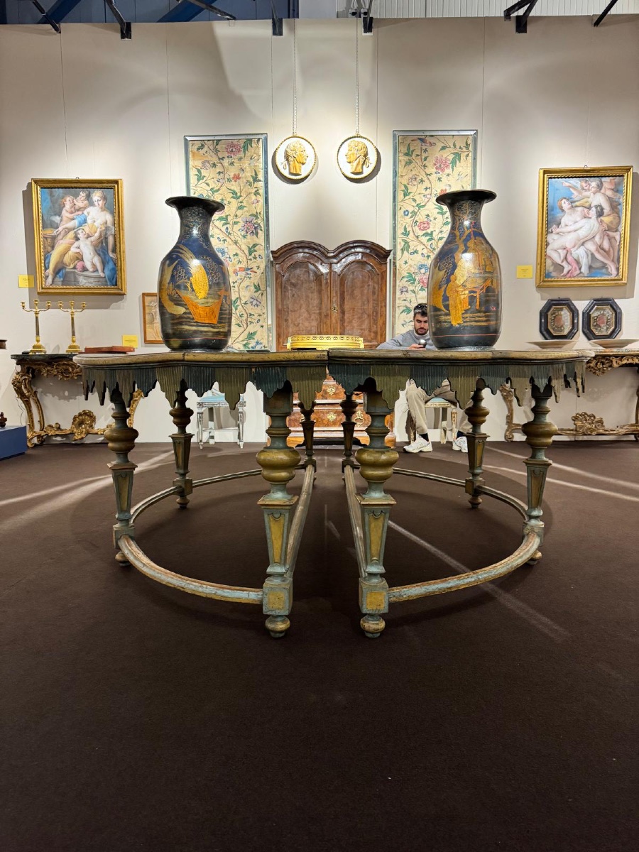 A Table Consisting Of Two Large 17th-century Blue-lacquered Consoles-photo-4