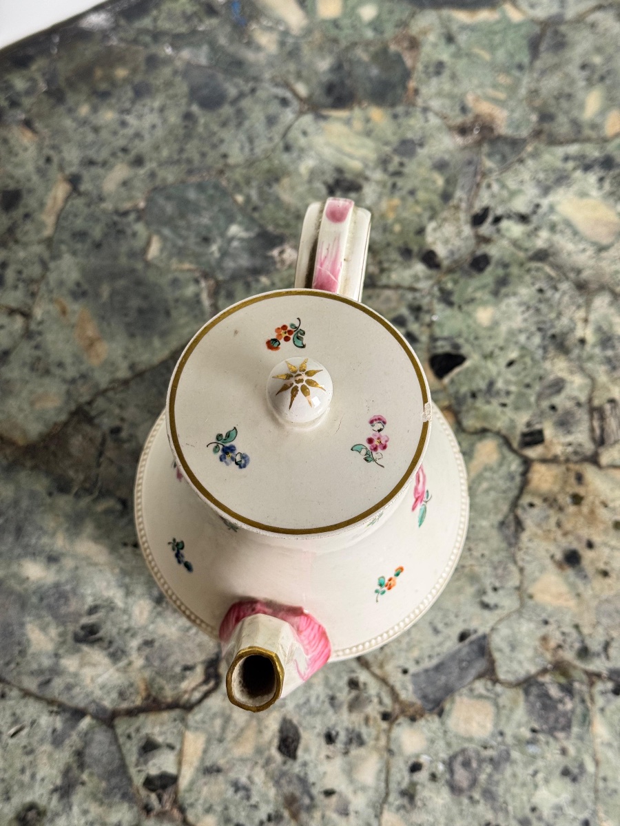 Cafetière en céramique Del Vecchio décorée de fleurs éparses, XVIIIe siècle-photo-2