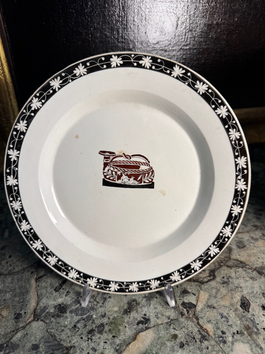 A 13-piece Porcelain Dinner Service By Manifattura Giustiniani With Etruscan Decoration, Naples, 19th Century-photo-4