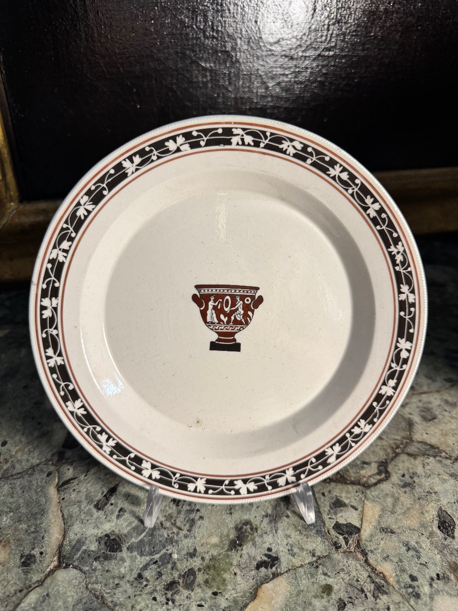 A 13-piece Porcelain Dinner Service By Manifattura Giustiniani With Etruscan Decoration, Naples, 19th Century-photo-5