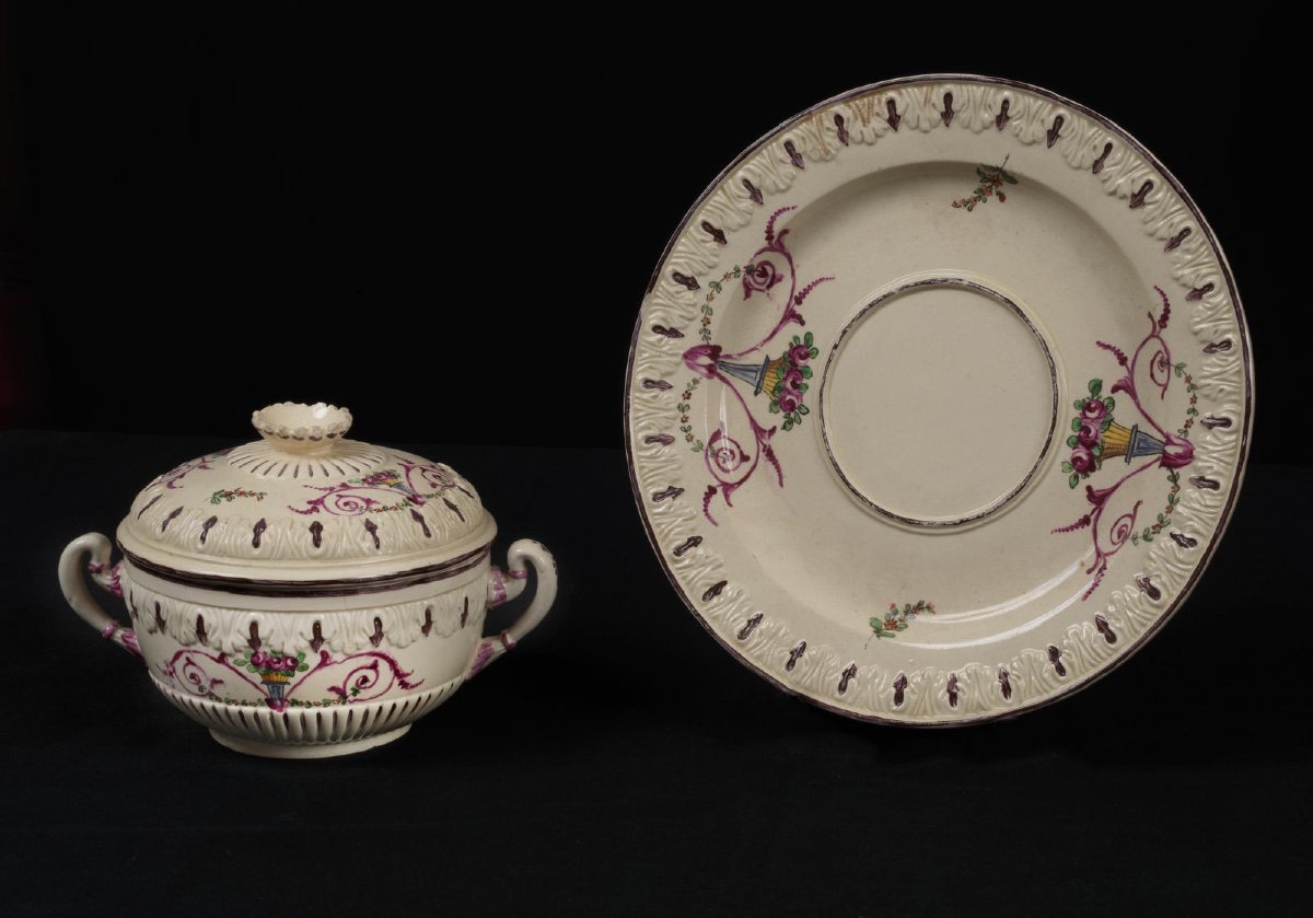 Tasse « Puerpera » avec soucoupe – Fabrication de Pesaro – Céramique italienne, XVIIIe-XIXe siè-photo-2
