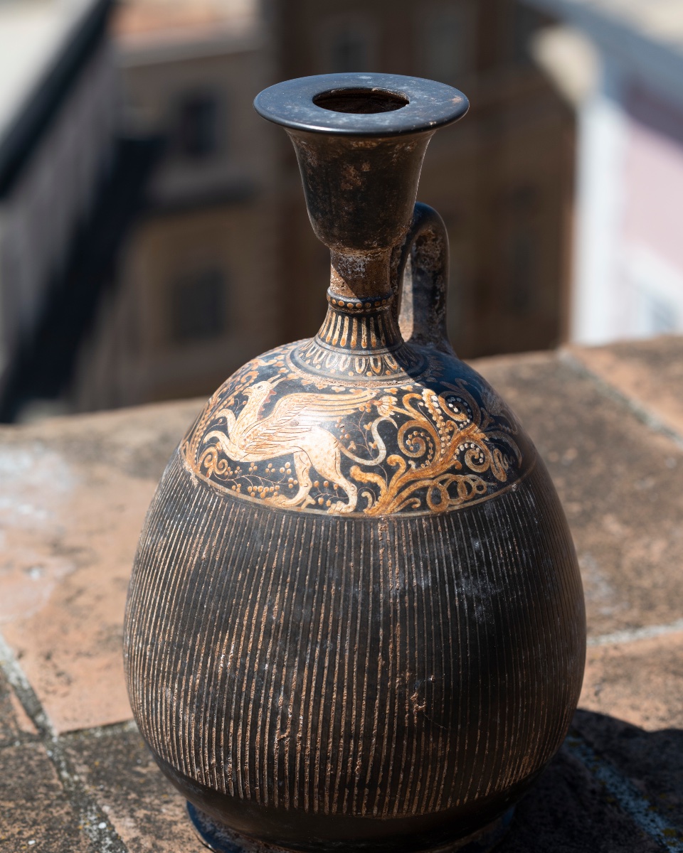 Important ensemble de 12 vases « de style ancien », de fabrication italienne, XIXe siècle.-photo-3
