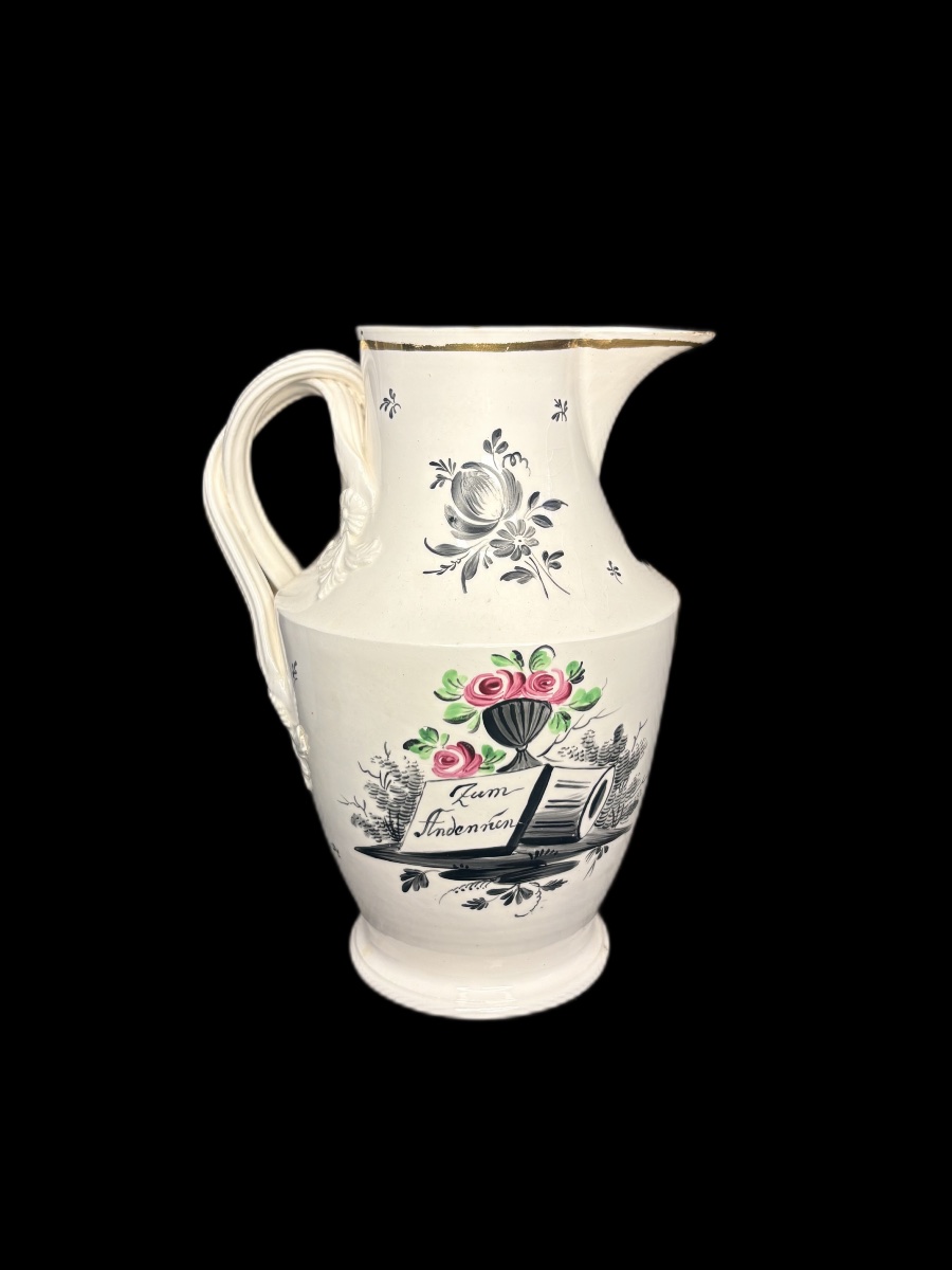 Pichet en porcelaine « Zum Andenken », décor polychrome — Allemagne/Autriche, XIXe siècle
