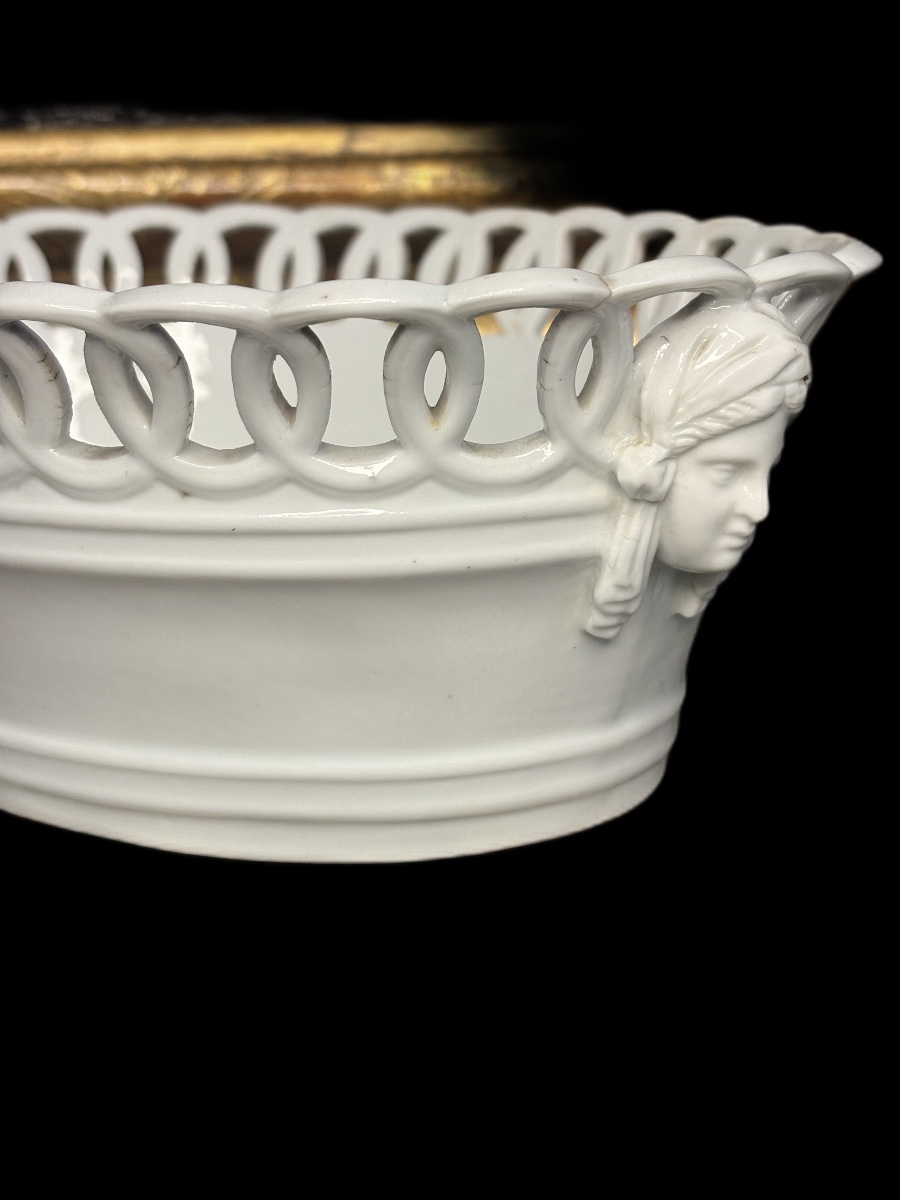 Porcelain Basket With Two Handles Shaped Like Women's Heads. Naples, Royal Factory Of Naples, 17th Century-photo-1