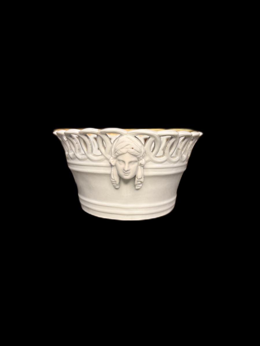 Porcelain Basket With Two Handles Shaped Like Women's Heads. Naples, Royal Factory Of Naples, 17th Century