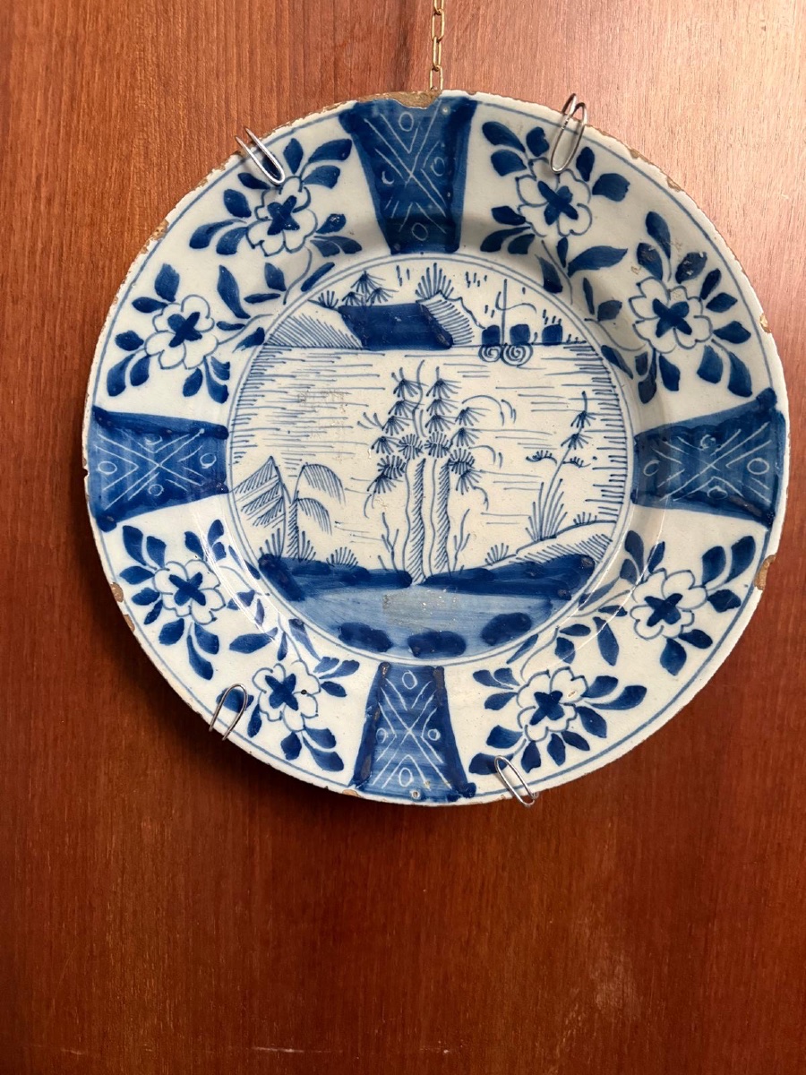 Pair Of 17th-century Delft-style Majolica Plates-photo-2