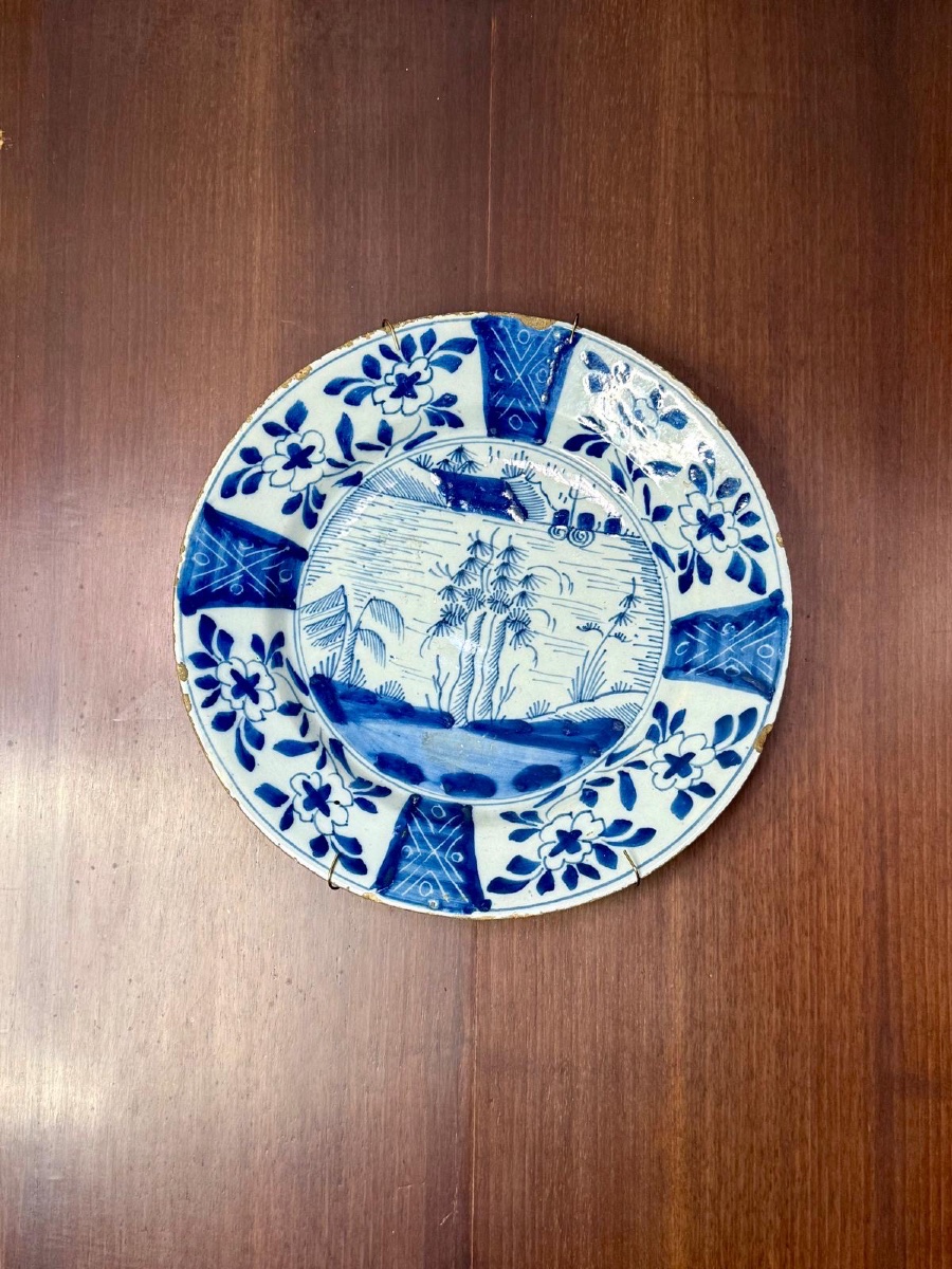 Pair Of 17th-century Delft-style Majolica Plates-photo-3