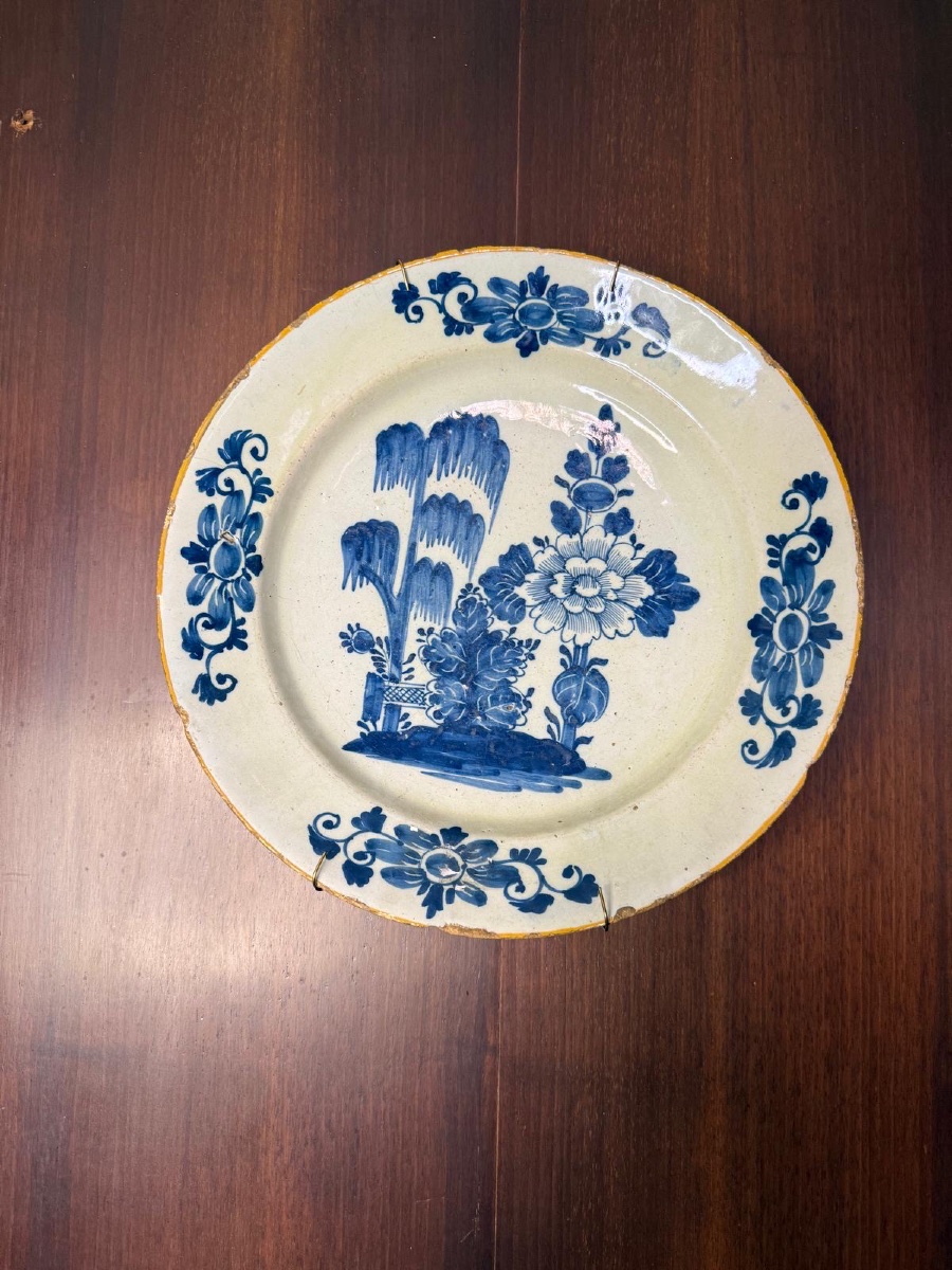 Pair Of 17th-century Delft-style Majolica Plates-photo-4