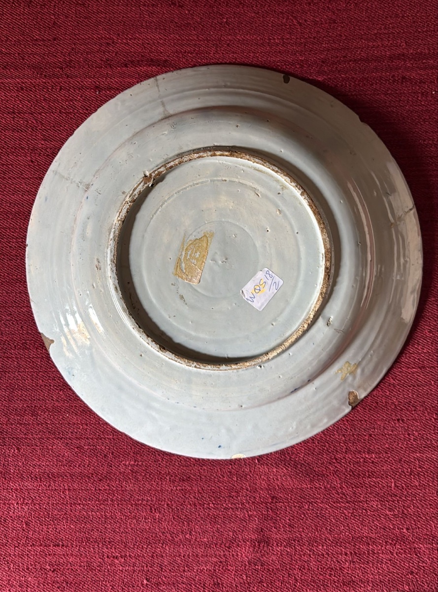 Pair Of 17th-century Delft-style Majolica Plates-photo-1
