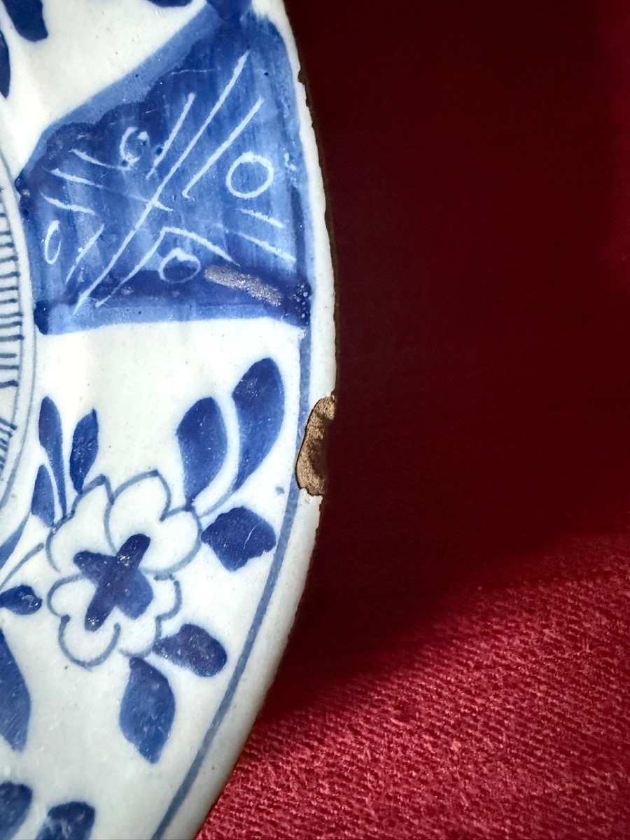 Pair Of 17th-century Delft-style Majolica Plates-photo-3