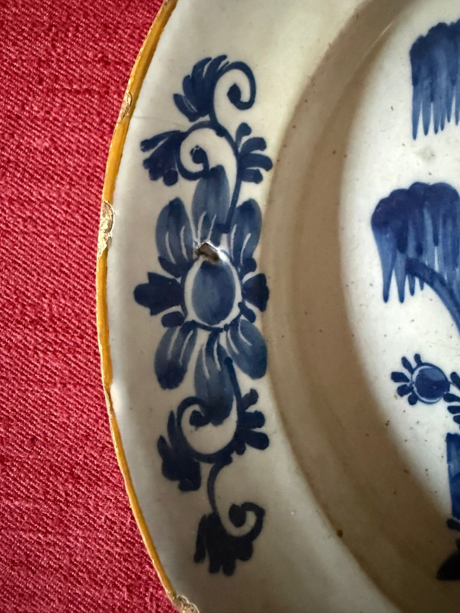 Pair Of 17th-century Delft-style Majolica Plates-photo-5
