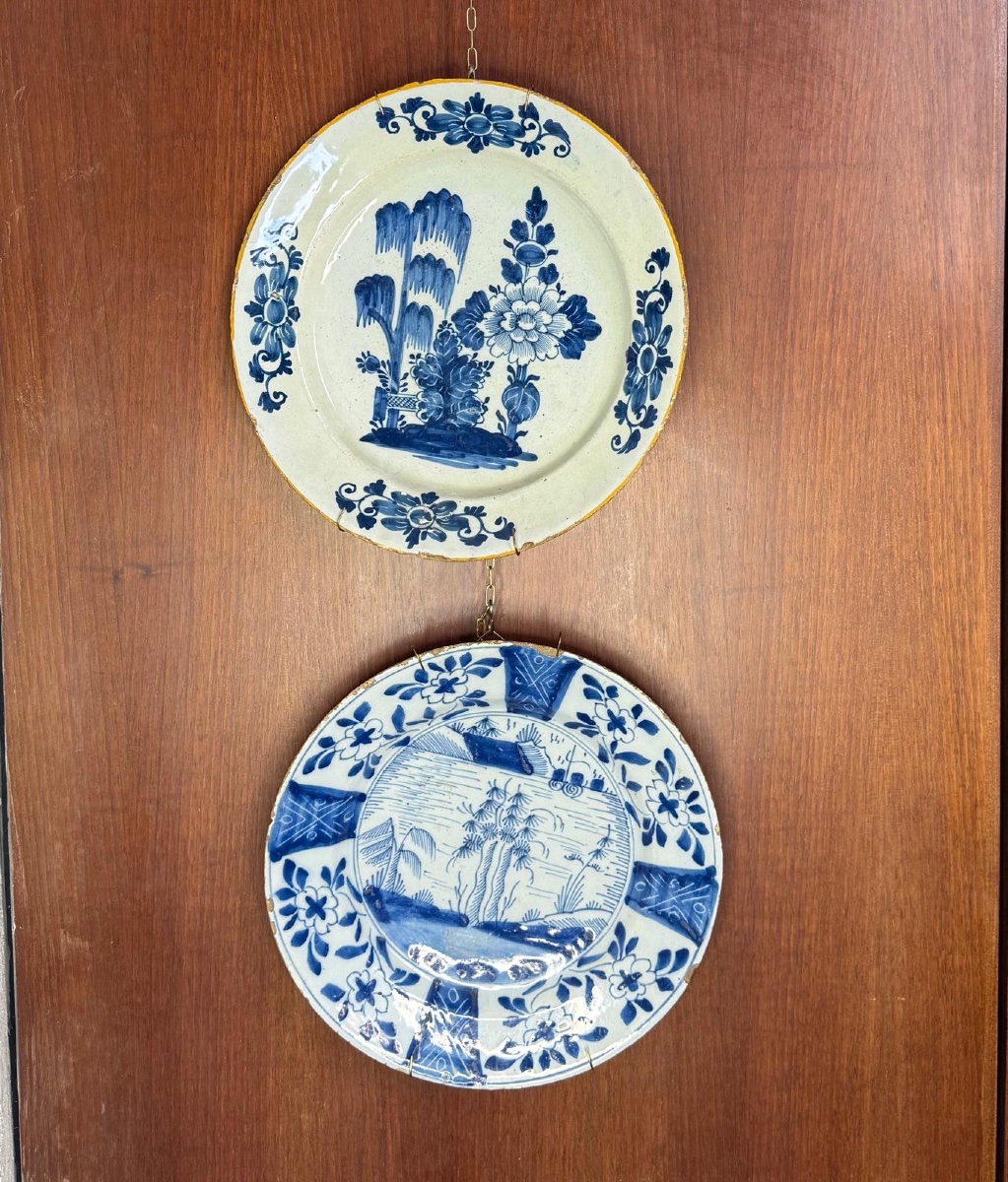 Pair Of 17th-century Delft-style Majolica Plates