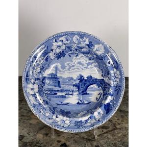 Assiette en céramique anglaise à décor bleu et blanc, Staffordshire, XIXe siècle