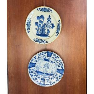 Paire d'assiettes en faïence de Delft du XVIIe siècle