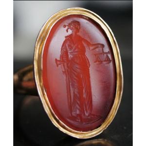 Bague Or Intaille Justice
