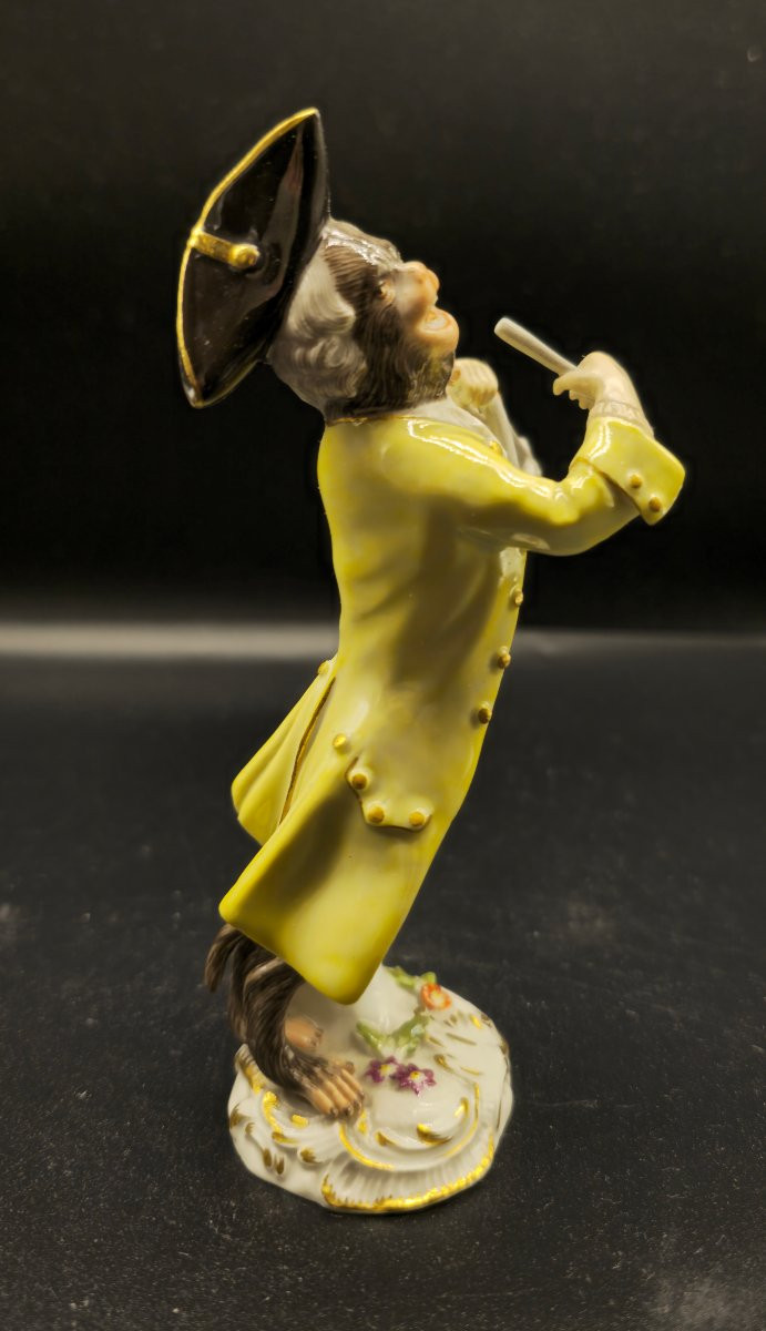 Singe de Meissen jouant du triangle-photo-2