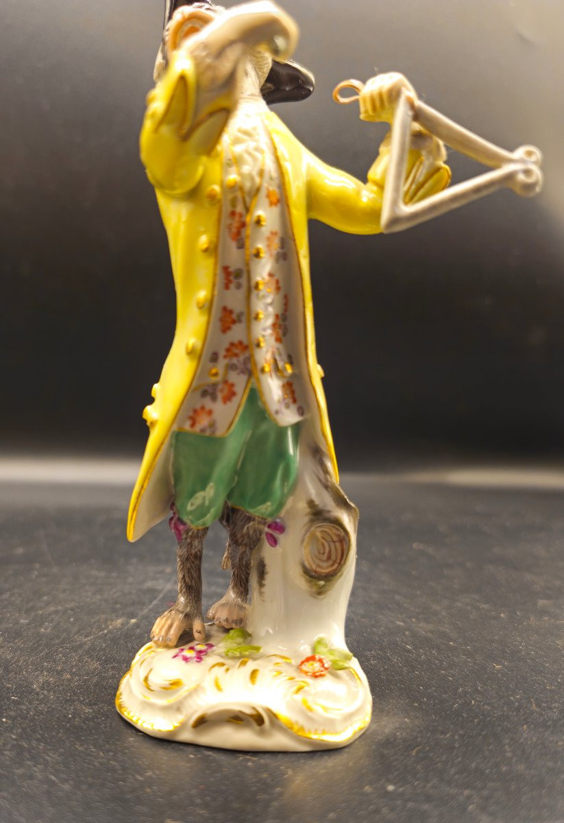 Singe de Meissen jouant du triangle-photo-1