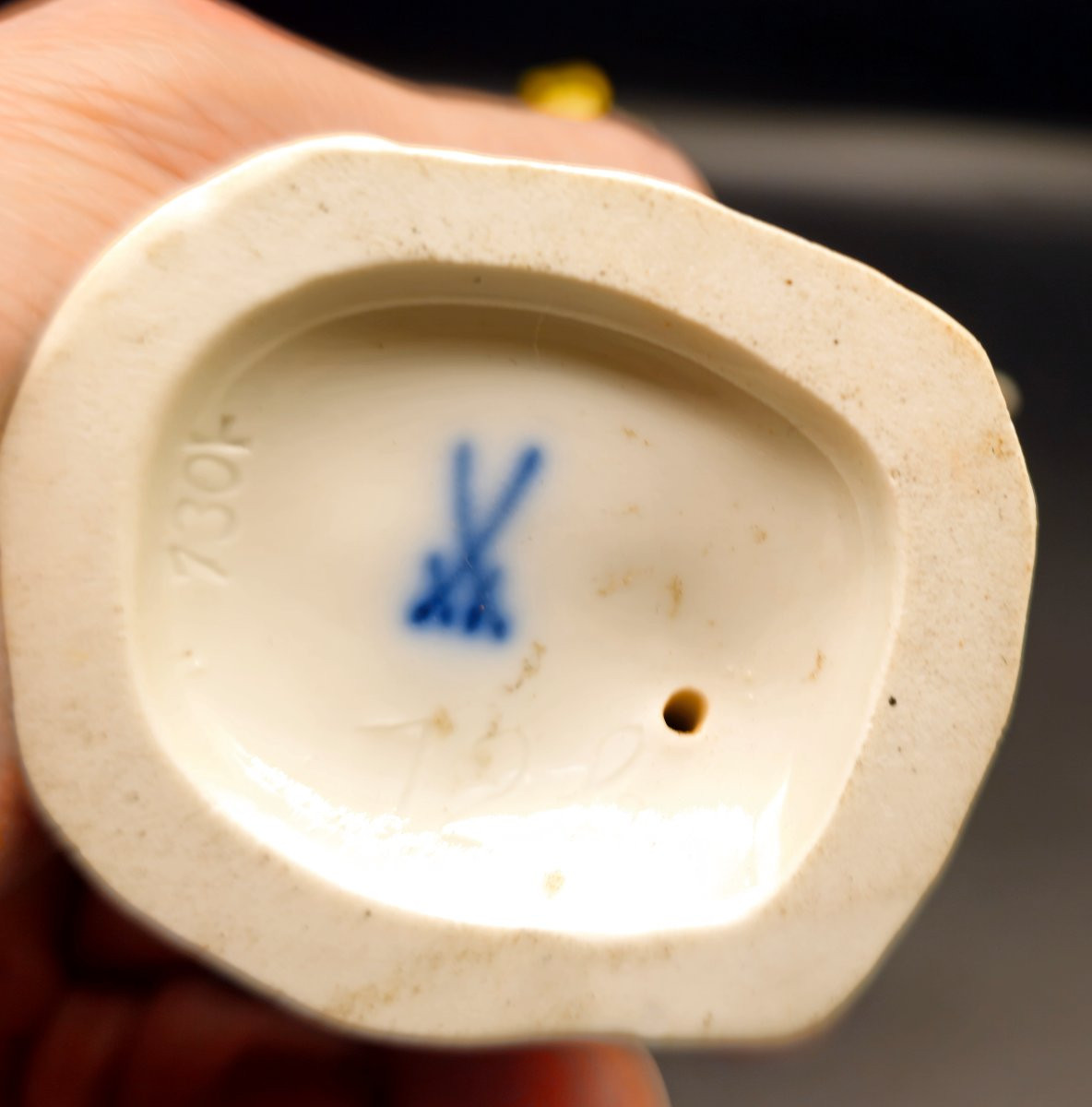 Singe de Meissen jouant du triangle-photo-2