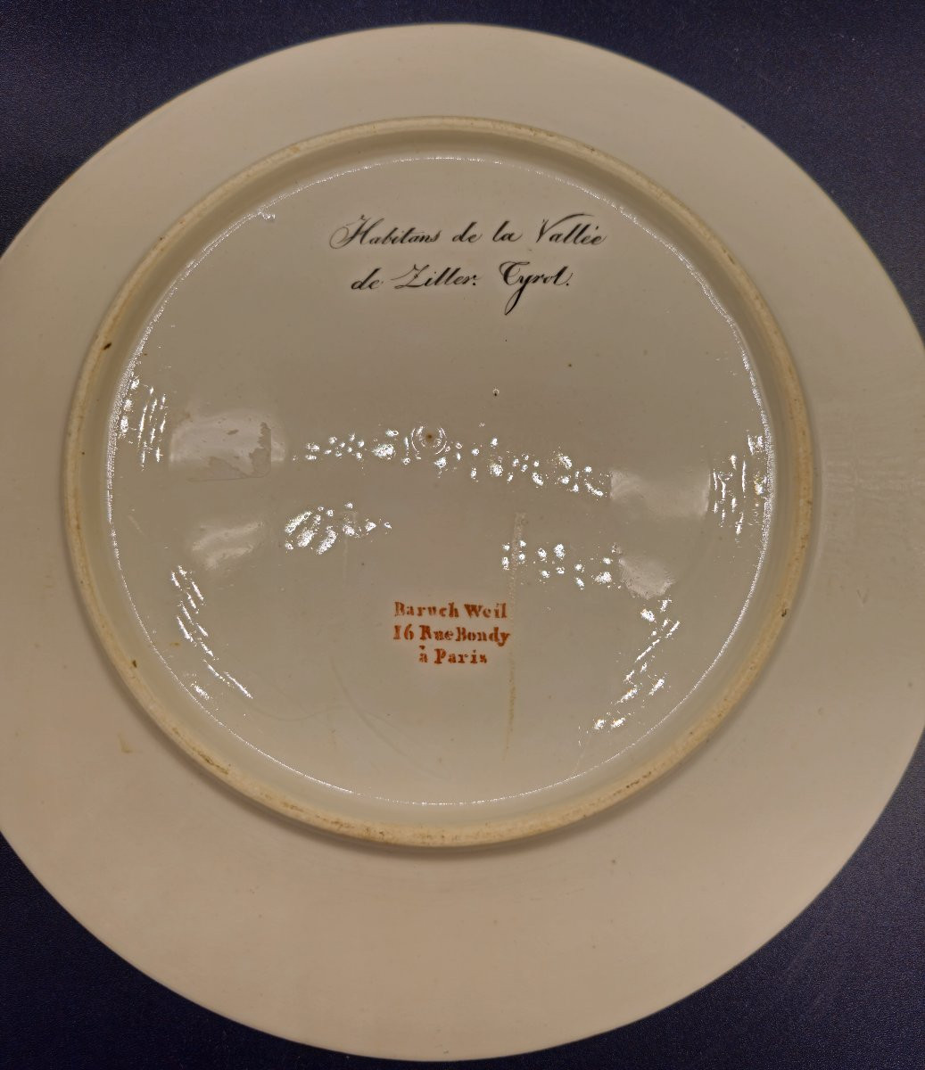 Assiette représentant les costumes des habitants de la vallée tyrolienne de Baruch Weil-photo-1